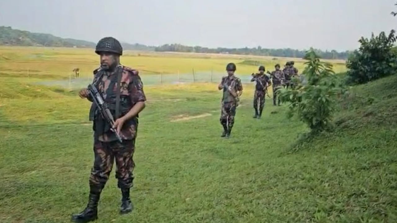 ঠাকুরগাঁও সীমান্তে সর্তক অবস্থানে বিজিবি