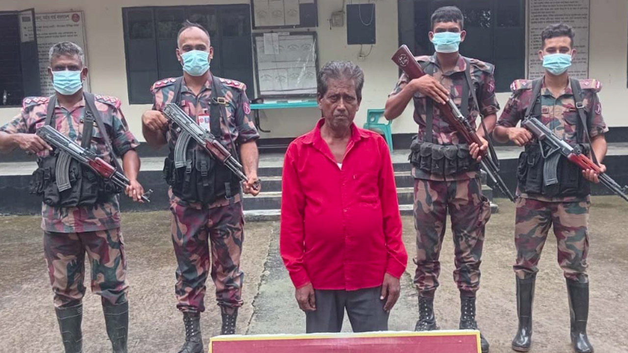 সীমান্তে ভারতীয় নাগরিক আটক