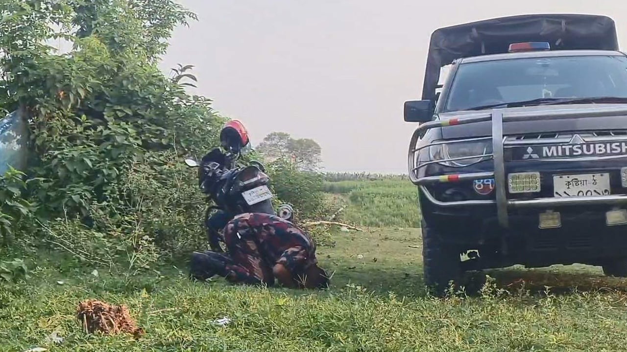সীমান্তে বিজিবি সদস্যের নামাজের ভিডিও ভাইরাল