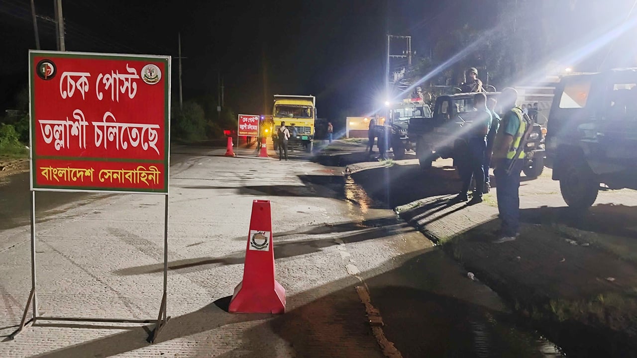 সাদা পাথর উদ্ধারে রাতভর যৌথবাহিনীর অভিযান