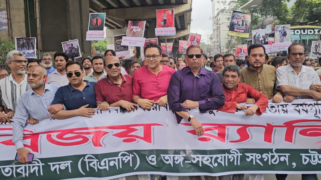 জুলাই গণঅভ্যুত্থান দিবস উপলক্ষে এনসিপির রিকশা র‌্যালি, বিএনপির গণমিছিল