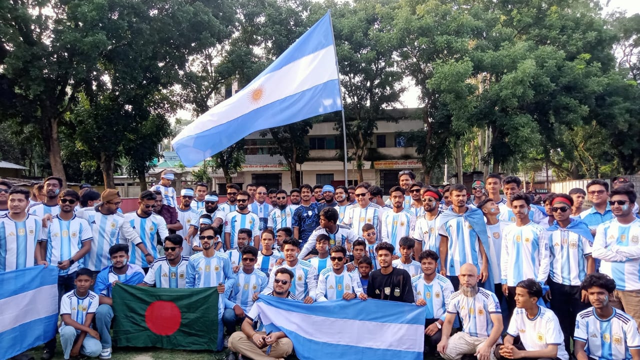 বোচাগঞ্জে আর্জেন্টিনা সমর্থকদের বর্ণাঢ্য বাইক শোডাউন