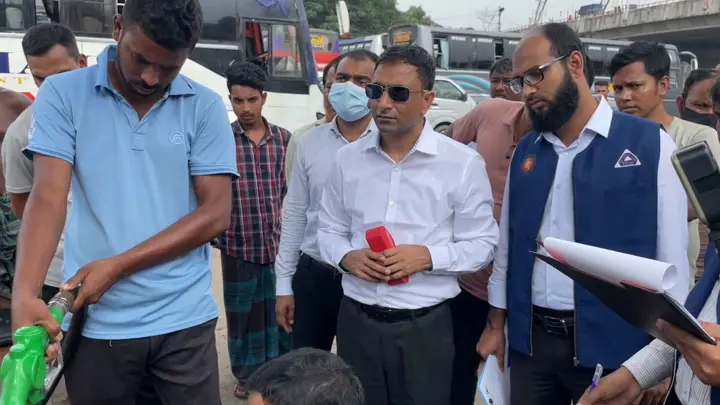 ১০ লিটার জ্বালানিতে ৫৩০ মিলিলিটার কম, পৌর ফিলিং স্টেশনের ৫ ইউনিট বন্ধ
