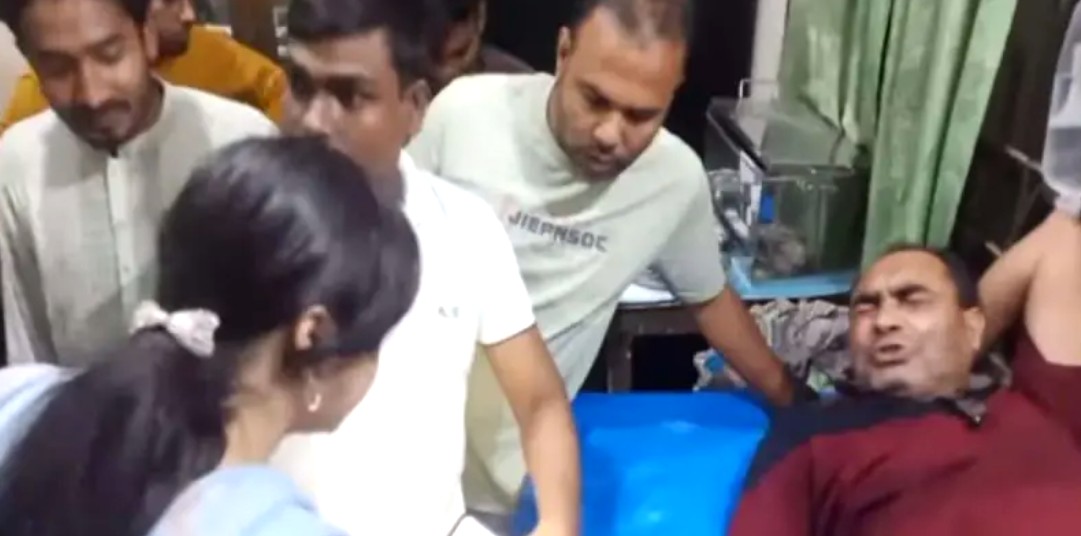 গৌরনদীতে ইউপি কার্যালয় ভাঙচুর ছাত্রদল-যুবদলের