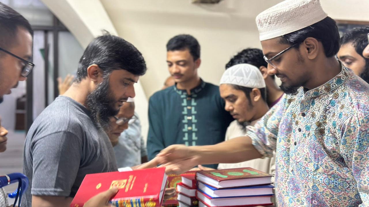 কোরআন অবমাননার প্রতিবাদে বুয়েট শিক্ষার্থীদের ব্যতিক্রমী পদক্ষেপ