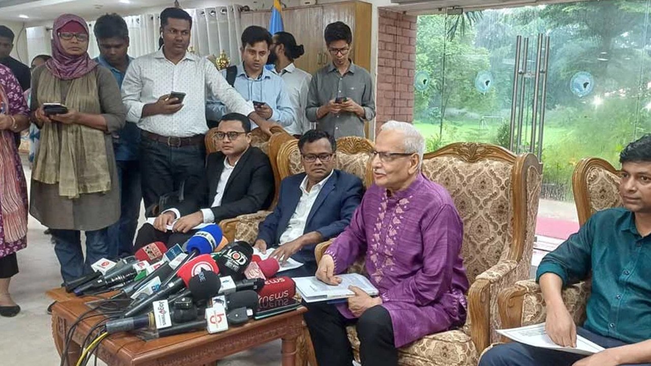 ক্ষমতা চিরস্থায়ী করতে সংবিধানের পঞ্চদশ সংশোধনী পাশ করেন হাসিনা