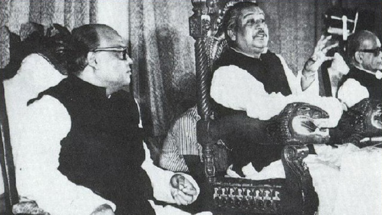 ‘এই দিনে ১১ মিনিটে বাকশালী শাসন কায়েম করেছিলেন শেখ মুজিব’