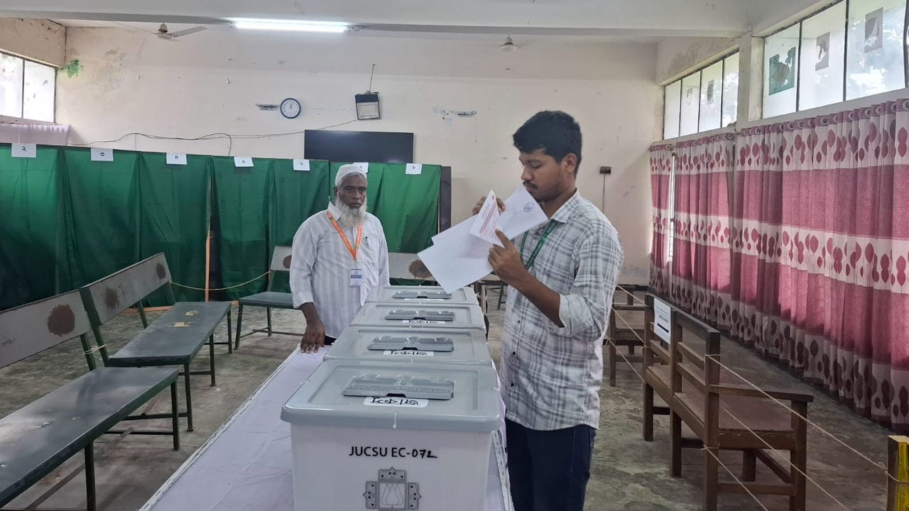 জাকসু নির্বাচন: অতিরিক্ত ব্যালট দুশ্চিন্তা বাড়াচ্ছে প্রার্থীদের