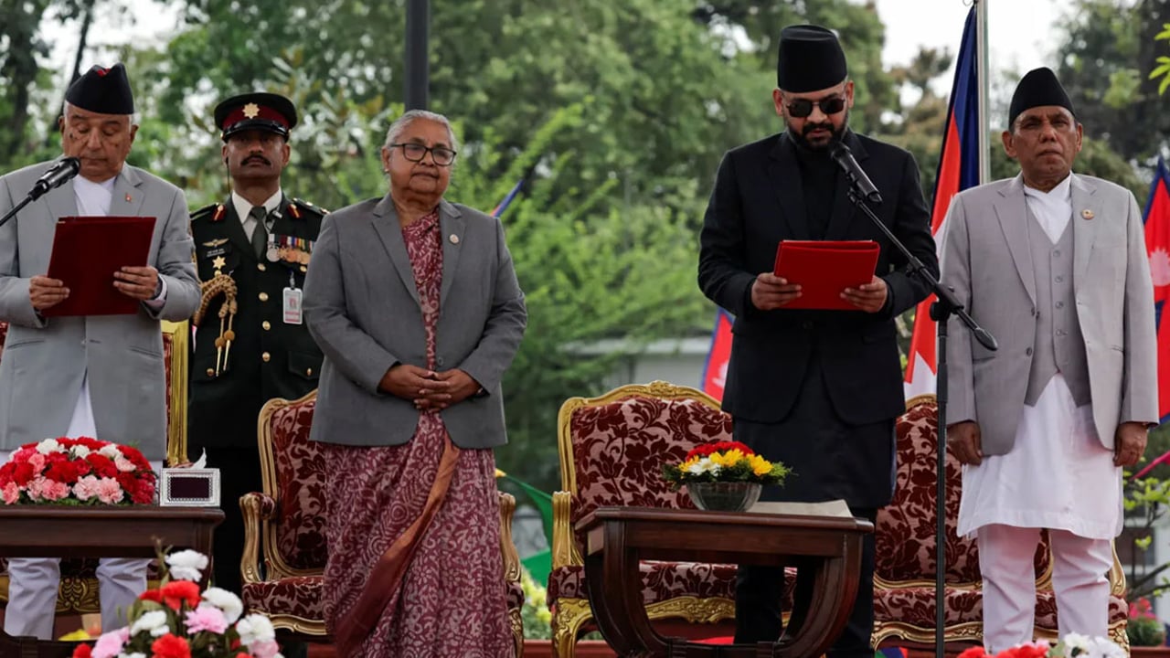 নেপালের সর্বকনিষ্ঠ প্রধানমন্ত্রীর শপথগ্রহণ