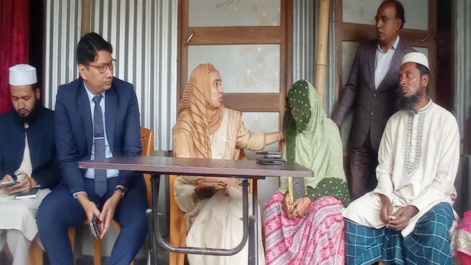 শহীদ সাগরের বাড়িতে রাজবাড়ীর নবাগত ডিসি সুলতানা আক্তার