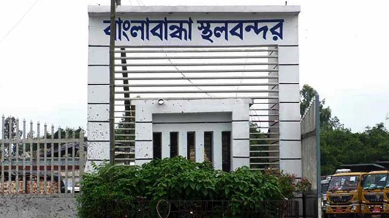 বাংলাবান্ধা দিয়ে নেপাল গেল ৭৭৭ টন আলু