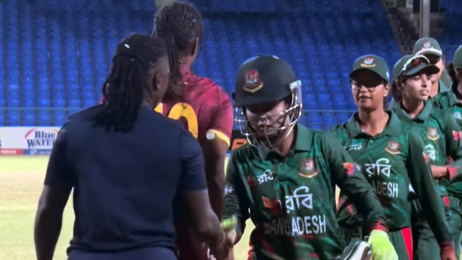 ৬০ রানের জয়ে টিকে রইল মেয়েরা
