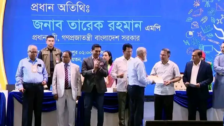 গুণী শিক্ষক’ সম্মাননা পেলেন বাকৃবির অধ্যাপক ড. বাহানুর রহমান