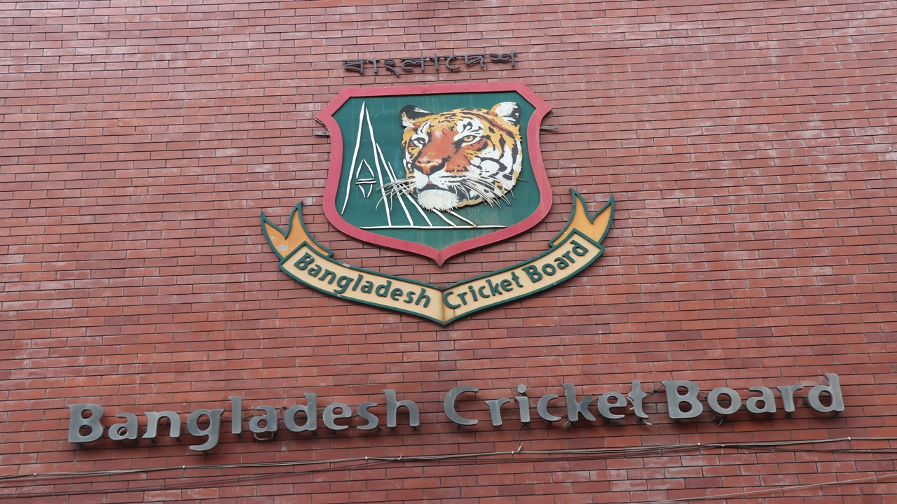 ভোট দেননি, তবুও বলা হচ্ছে তিনি ভোট দিয়েছেন!
