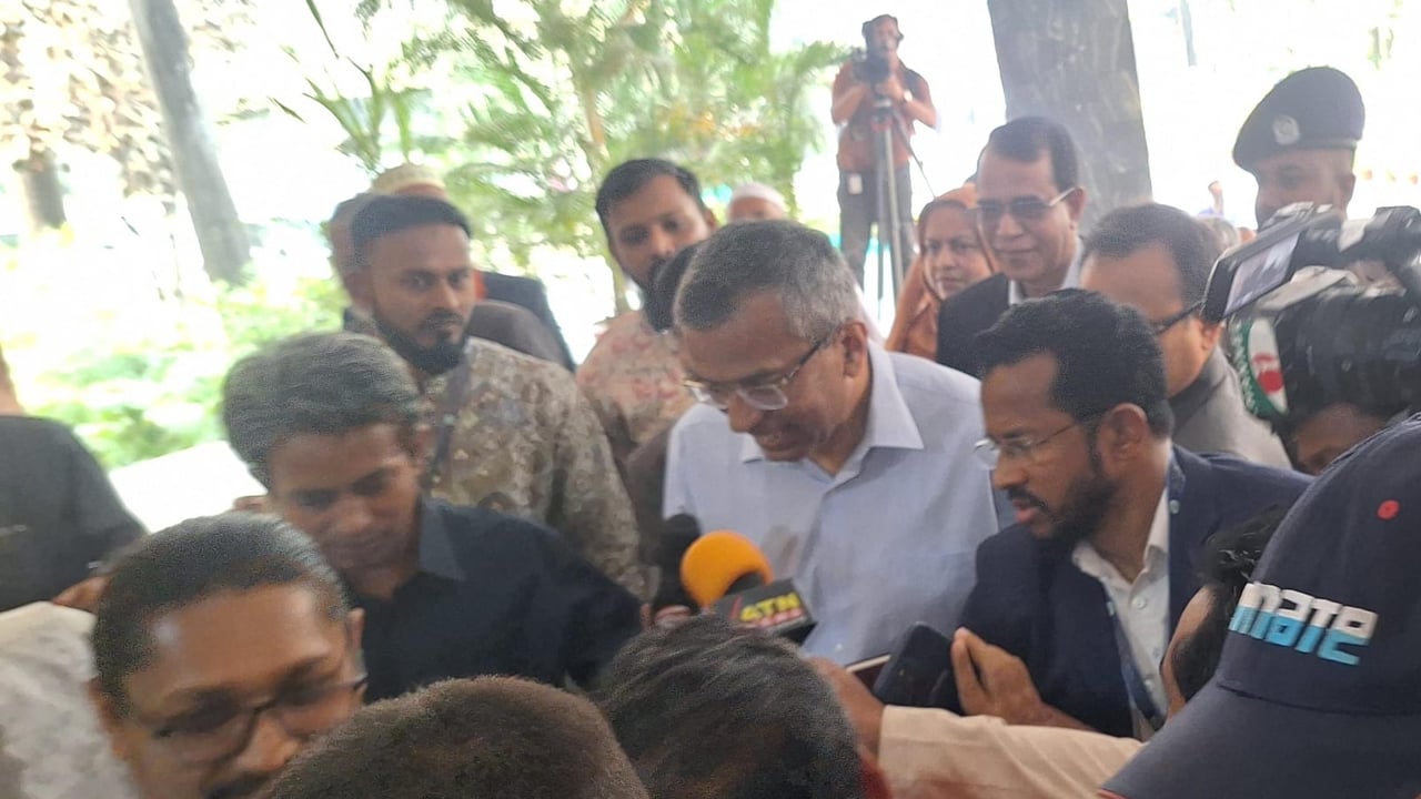 নতুন গভর্নর মোস্তাকুর রহমানের যোগদান