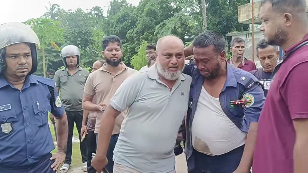 পুলিশ হেফাজতে আসামির মৃত্যুর গুজবে থানায় হামলা, আহত ১০ পুলিশ