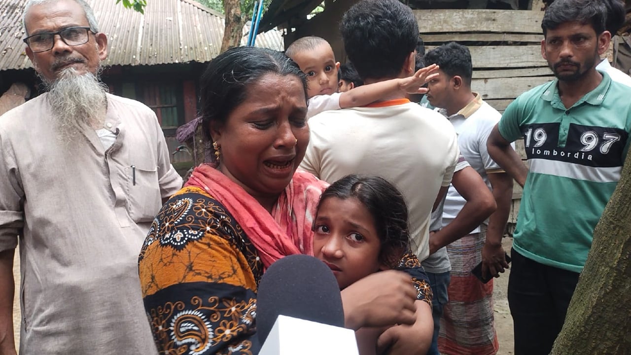 উজিরপুরে বাসের ধাক্কায় শিশুসহ নিহত ২