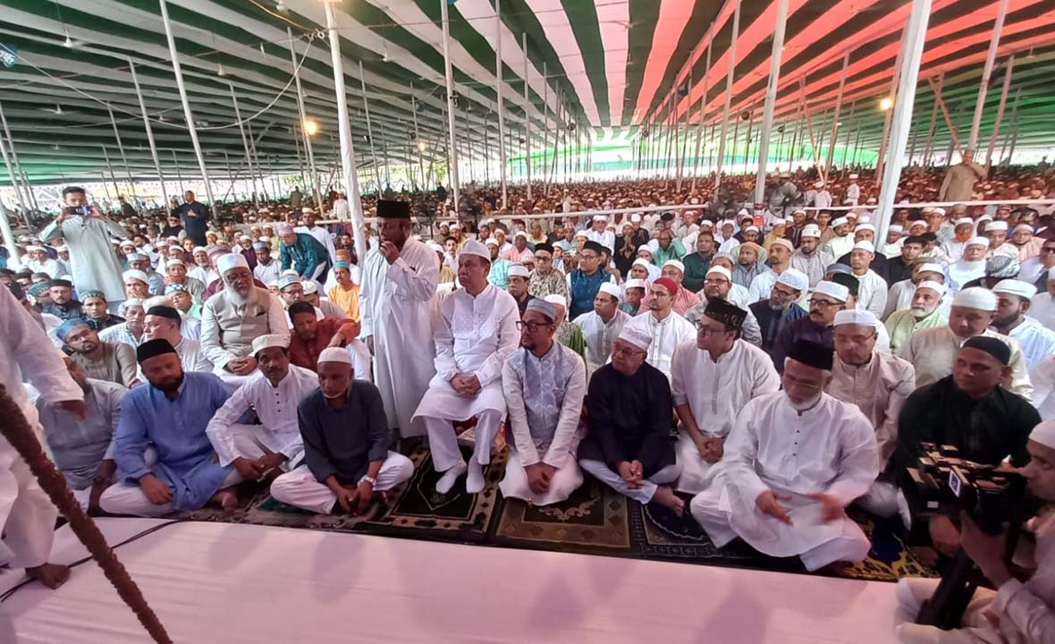 বরিশালে ঈদের প্রধান জামাত অনুষ্ঠিত