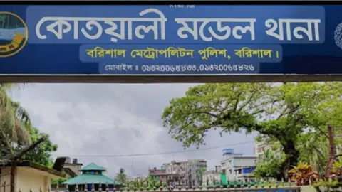 বরিশালে পুলিশ সদস্যের স্ত্রীর ঝুলন্ত লাশ উদ্ধার