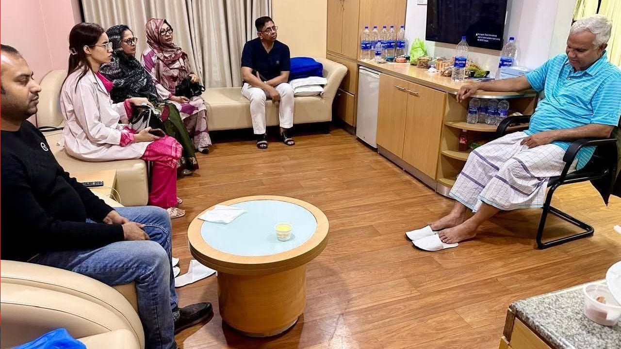 খালেদা জিয়াকে নিয়ে গুঞ্জন ও রিউমারের কারণে অত্যন্ত উদ্বিগ্ন ছিলাম: ব্যারিস্টার অসীম