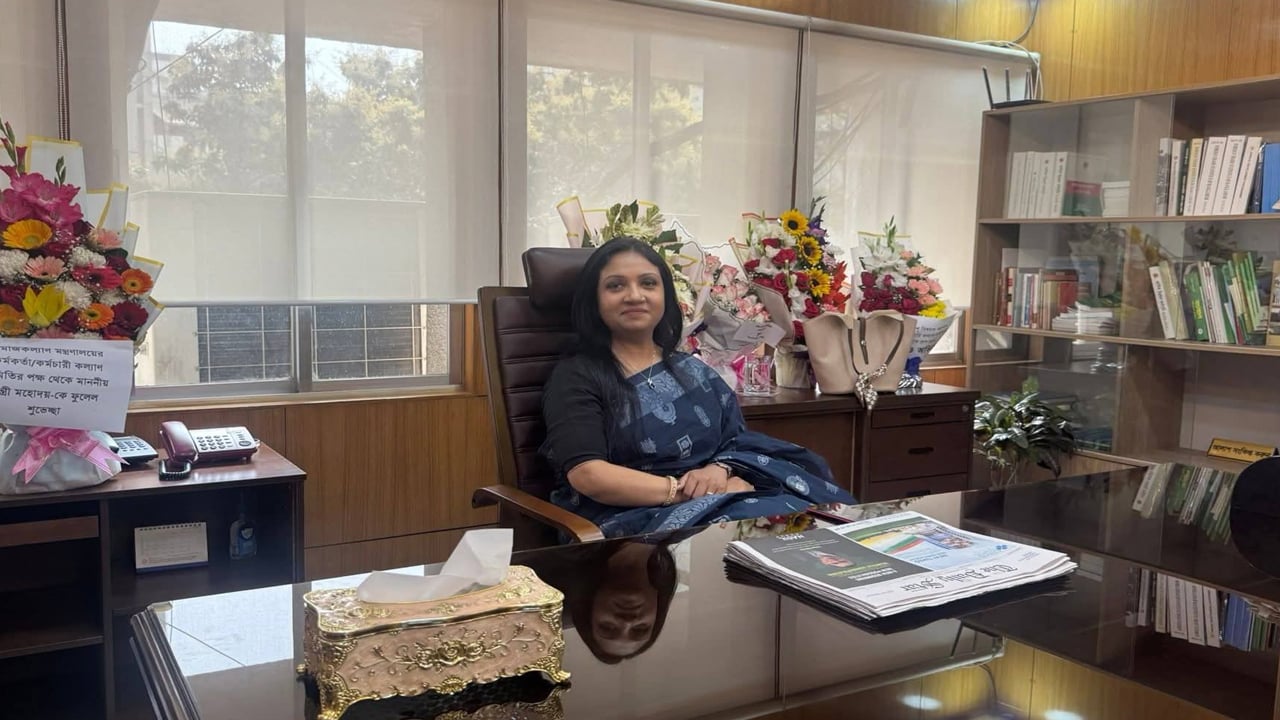 বাবার পথ ধরে একই মন্ত্রণালয়ে প্রতিমন্ত্রী পটলকন্যা