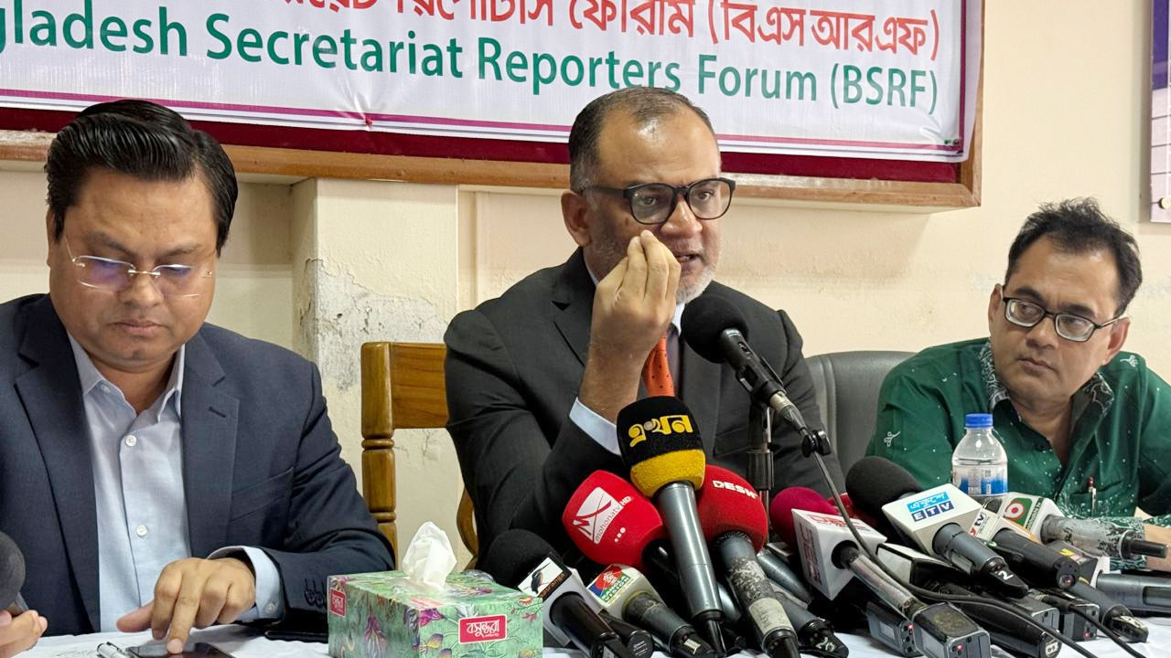 ৫০ হাজার কোটি টাকা বৈদেশিক দায় শোধ করেছে সরকার: বাণিজ্য উপদেষ্টা