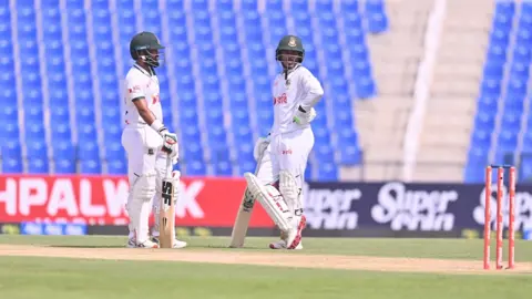 আক্ষেপ নিয়ে দিন শেষ করল বাংলাদেশ