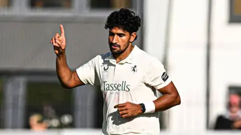 খালেদের ৫ উইকেট, প্রমোশন নিশ্চিত কেন্টের 