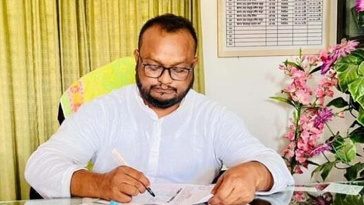 জোর করে চেয়ারম্যানের দায়িত্ব পালন করতে চান স্বেচ্ছাসেবক লীগ নেতা!