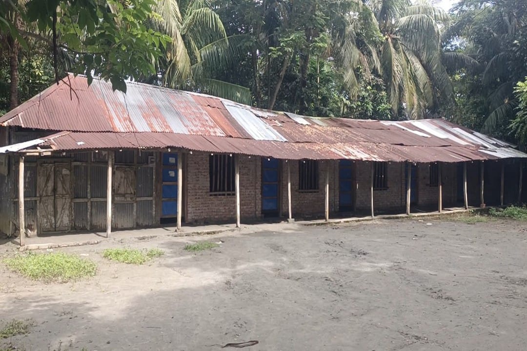 চরফ্যাশনে উপজেলা প্রশাসন ও ঠিকাদারের যোগসাজশে সরকারি ৩ প্রকল্পে হরিলুট