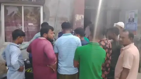 কেন্দুয়ায় দুই মোটরসাইকেলের সংঘর্ষে বাবা-ছেলের মৃত্যু