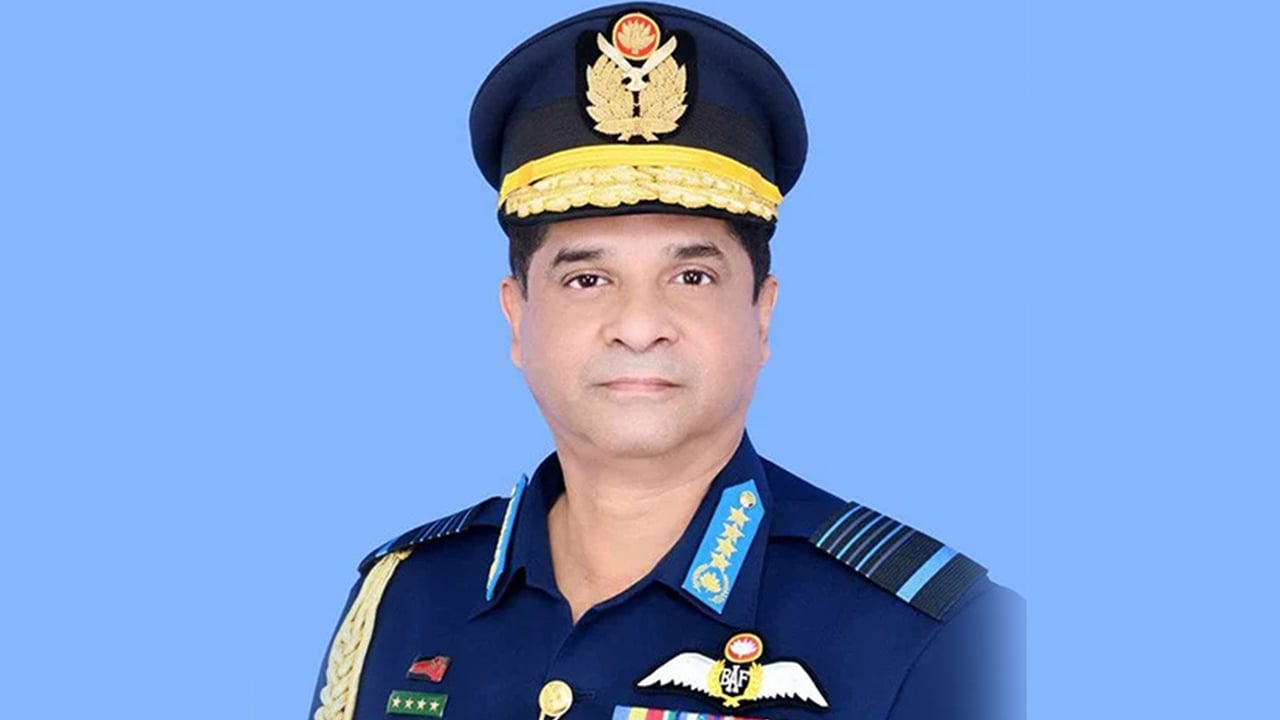 ইউনিফর্মে থাকাকালীন কোনো পক্ষপাতিত্ব করা যাবে না