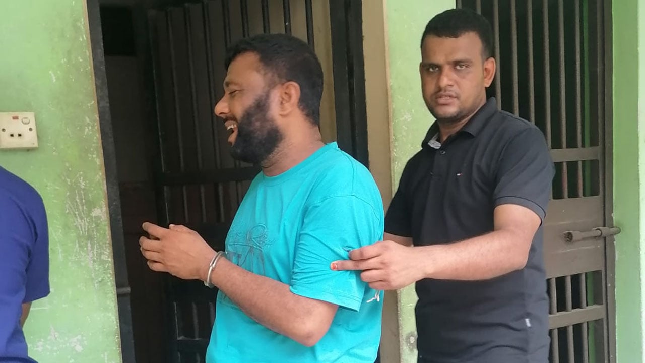 বীরগঞ্জে ২৫০০ পিস ইয়াবাসহ মাদক কারবারি গ্রেপ্তার