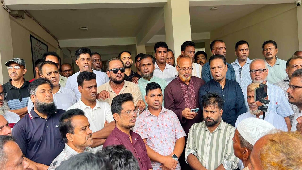 ফেনীতে ফ্যামিলি কার্ডের নিয়োগে বিএনপির কাণ্ডে ‘বিব্রত’ প্রশাসন
