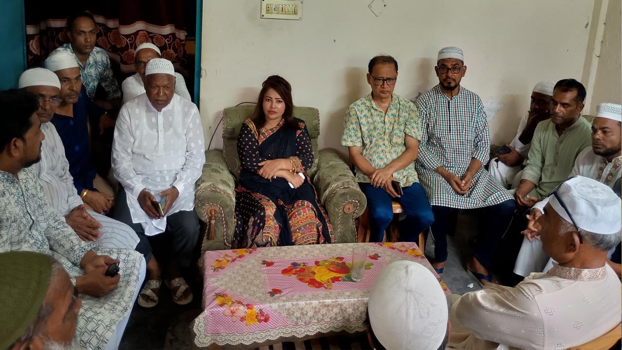 বরিশালে গভীর রাতে বিএনপি নেত্রীর বাসায় হামলা