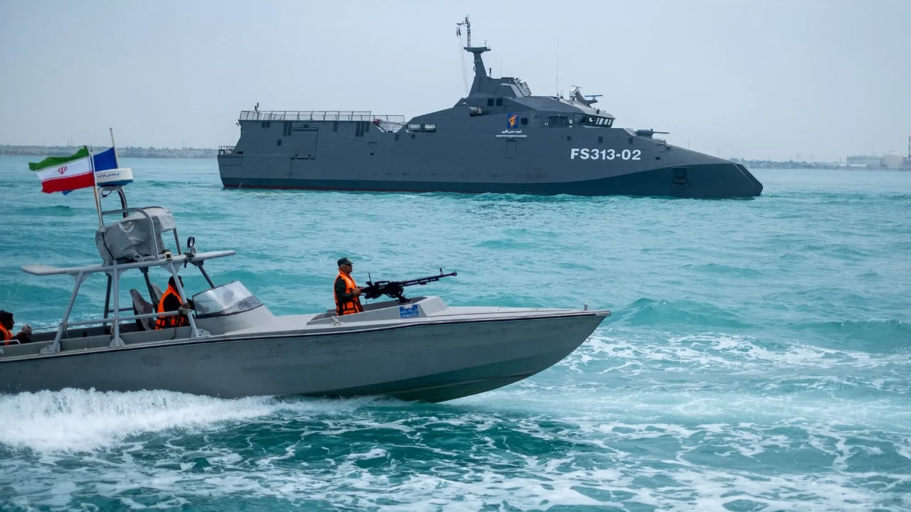 হরমুজ প্রণালিতে ইরানের শক্তি ‘মশা নৌবহর’