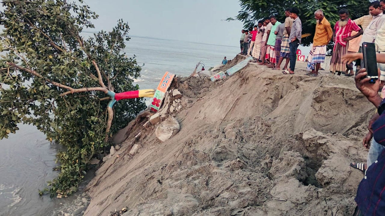 শহড়াবাড়ি স্পারে ফের ভয়াবহ ভাঙন, ১০০ মিটার বিলীন