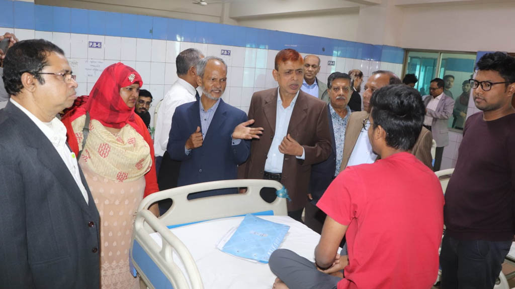 আহতদের পুনর্বাসনে সবাইকে এগিয়ে আসতে হবে