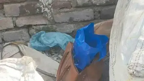 মোহাম্মদপুরে ককটেল সদৃশ বস্তু, ঘটনাস্থলে বোম্ব ডিসপোজাল টিম