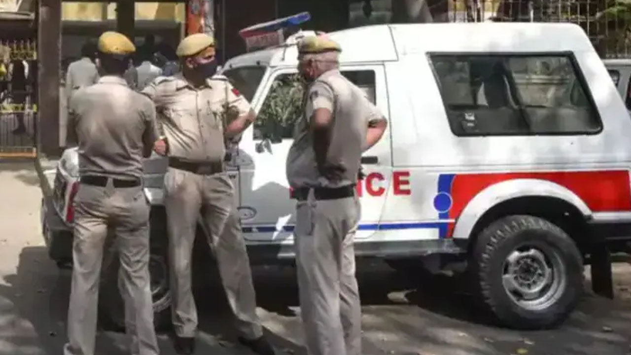 ভারতের শত শত স্কুল ও বিমানবন্দরে বোমা হামলার হুমকি