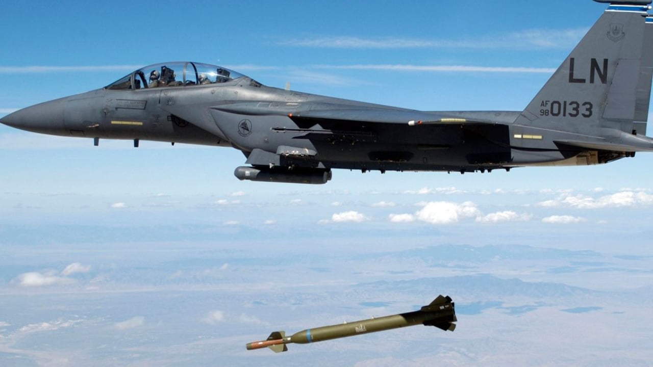 অবিস্ফোরিত ‘বাংকার বিধ্বংসী’ বোমা নিষ্ক্রিয় করল ইরান