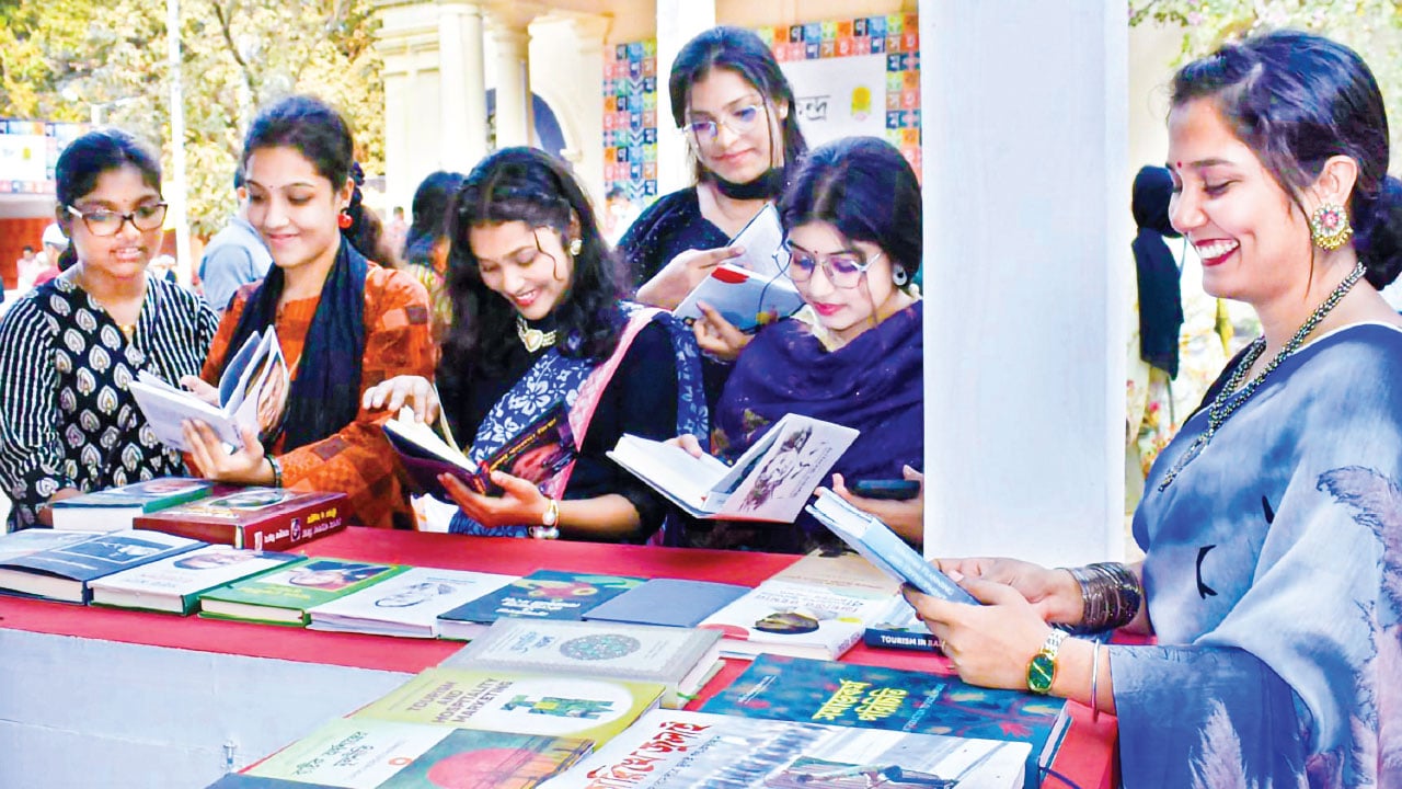 শিশুর চোখে বায়োস্কোপের জাদু, অপু ও দিপুর গল্প