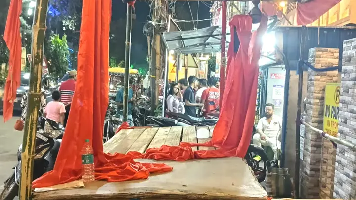‘দুর্গাপুজো’ বনাম ‘শারদোৎসব’—পশ্চিমবঙ্গজুড়ে শারদীয় বুক স্টল ভাঙচুর ঘিরে উত্তেজনা