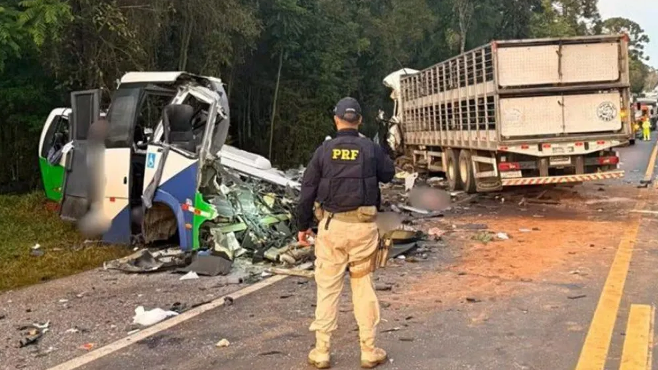 ব্রাজিলে বাস-ট্রাকের মুখোমুখি সংঘর্ষে নিহত ২১