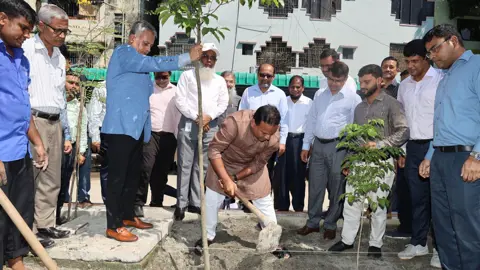 সেতু ভবনে বৃক্ষরোপণ ও নবনির্মিত অডিটোরিয়ামের উদ্বোধন
