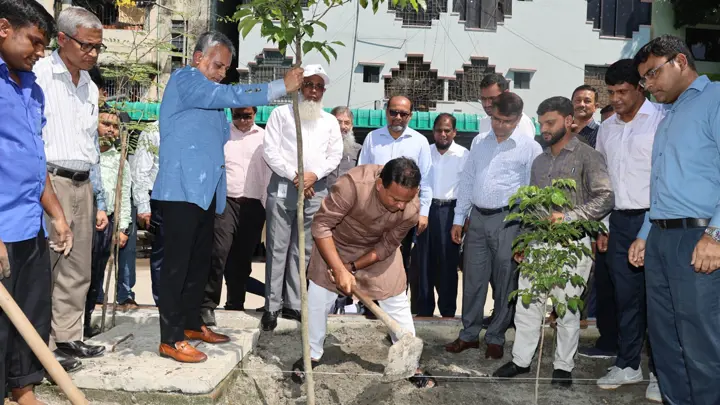 সেতু ভবনে বৃক্ষরোপণ ও নবনির্মিত অডিটোরিয়ামের উদ্বোধন