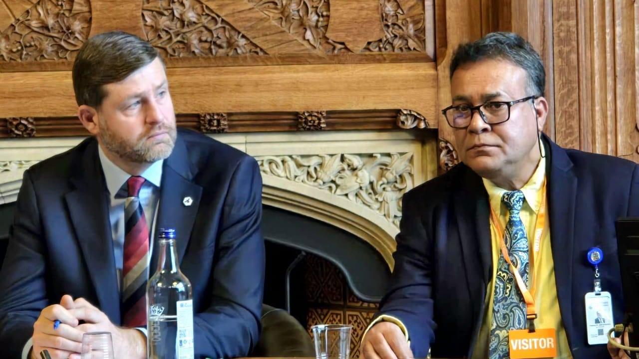 বার্সাকে রুখে দেওয়ার হুমকি আলাভেসের