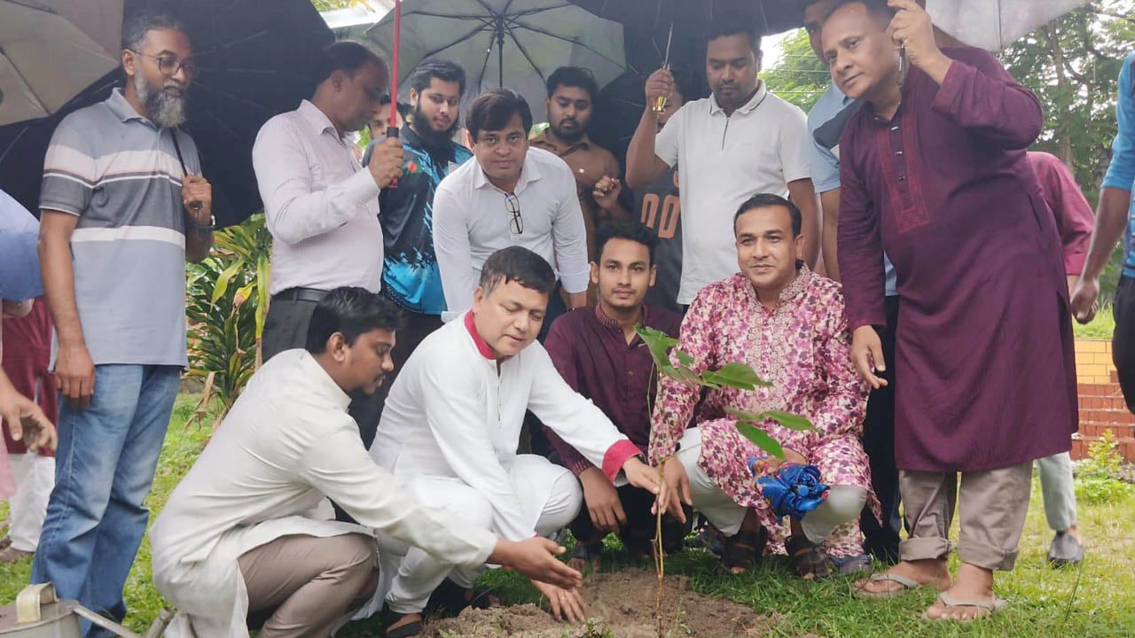 দুই দিনের সংঘর্ষের পর একই মঞ্চে শিবির-ছাত্রদল, বেরোবিতে সম্প্রীতির বার্তা