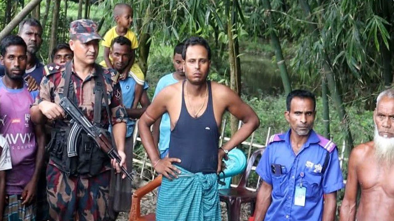 বিএসএফের হাতে বাংলাদেশি আটক, জেরে ভারতীয় নাগরিককে ধরে আনলেন স্থানীয়রা