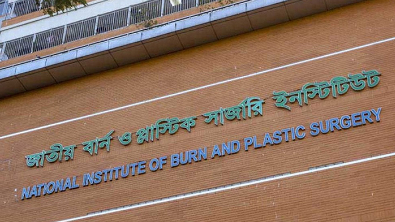 উত্তরায় বিমান বিধ্বস্ত: নারী শিশুসহ বার্ন ইউনিটে ২৫ জন